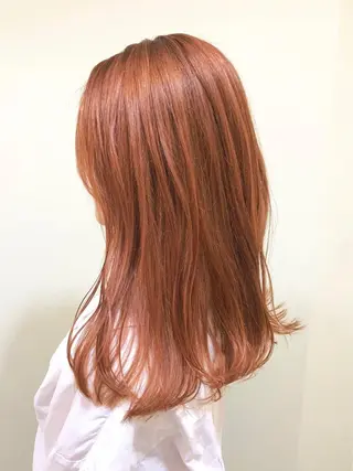 セミロング カラー ANNA /艶髪/ハイトーンのヘアスタイル