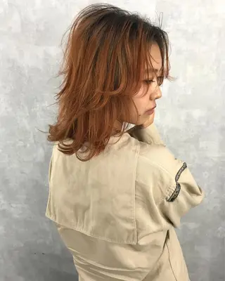 ミディアム カラー TOMOYAレイヤー ブリーチ縮毛矯正のヘアスタイル
