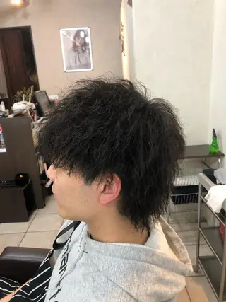ミディアム パーマ メンズ カ レラのヘアスタイル