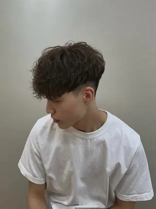 ショート カラー パーマ 渡 汐音のヘアスタイル