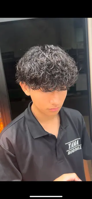 パーマ メンズ fifth 安次富　泰雅のヘアスタイル