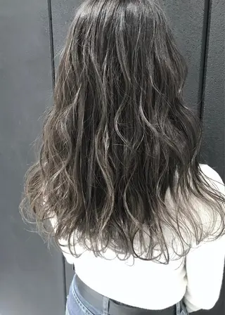 セミロング カラー Kro ハイトーン×ブリーチのヘアスタイル