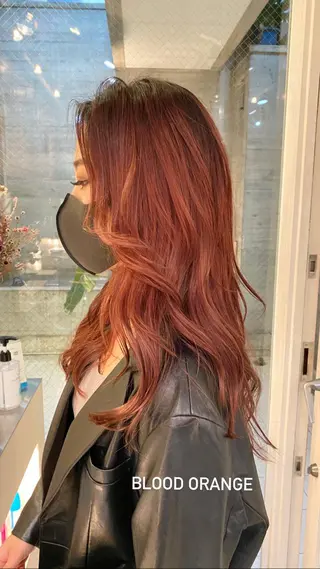 ロング コールネックスザサロン所属・白髪ぼかし×デザイン 🕊️🫧ホウジョウのヘアスタイル