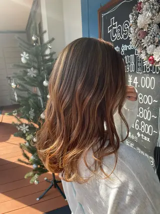 カラー 栗林 茉那のヘアスタイル