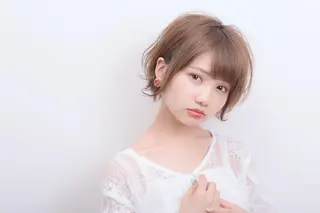 ミディアム 公式 Ease by amble luxeのヘアスタイル