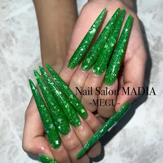 ネイル MADIA藤沢所属・MADIA MEGUのネイルデザイン