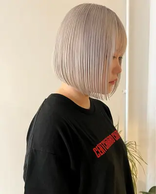 ショート カラー RAIMA ハイトーン/ベージュのヘアスタイル