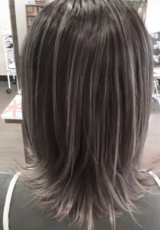 ミディアム カラー coupe ciseauxのヘアスタイル