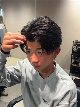 ショート カラー パーマ メンズ 【シャドウパーマ センターパート】義心のヘアスタイル