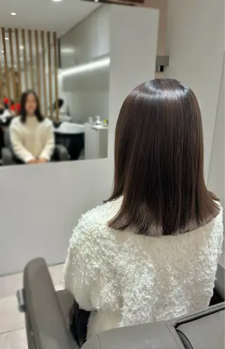 セミロング 白土 さくらのヘアスタイル