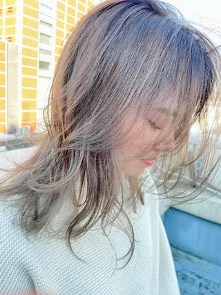 カラー ミディアム N° aria 三軒茶屋のヘアスタイル