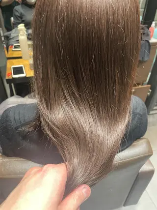 セミロング ブリーチ＆縮毛矯正 🧸tomoki🧸のヘアスタイル