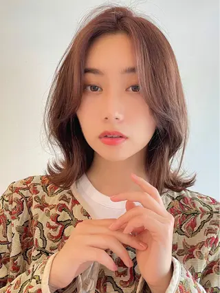 ミディアム 米澤 由衣のヘアスタイル