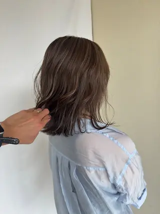 ミディアム カラー ハイライトカラー✨ グレージュ✨鎌倉光洋のヘアスタイル