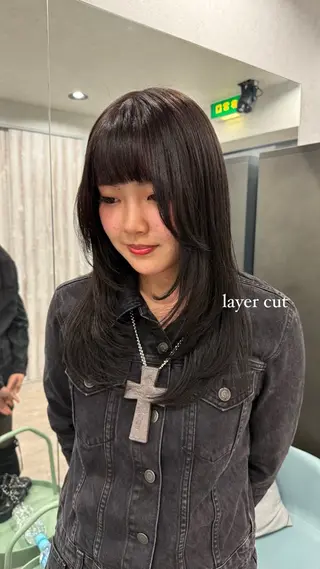 ロング カラー ミウラナツサ 🖤レイヤーカットのヘアスタイル