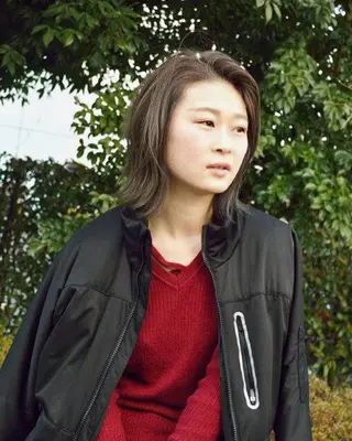 ミディアム カラー 佐藤 美紅のヘアスタイル