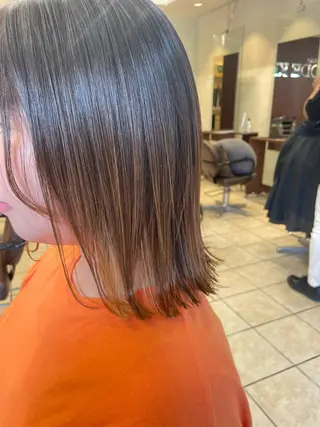 ミディアム 桑田 新菜のヘアスタイル