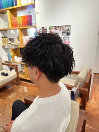 ショート パーマ メンズ 鈴木 優斗のヘアスタイル