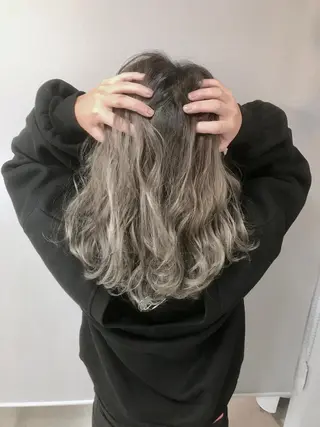 セミロング カラー 新井 広樹のヘアスタイル
