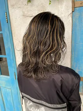 セミロング カラー 佐久間 広祐のヘアスタイル