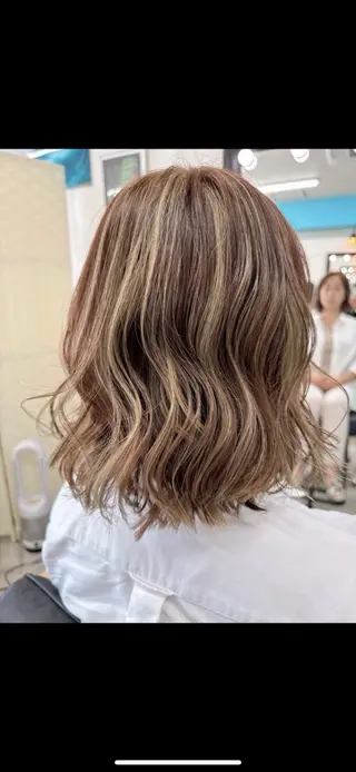 カラー YU MAのヘアスタイル
