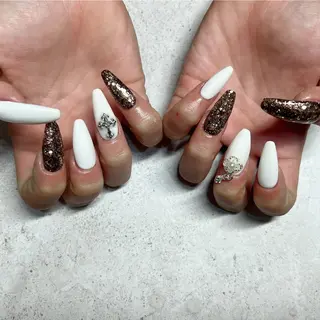 ロング 萬城 愛梨のネイルデザイン