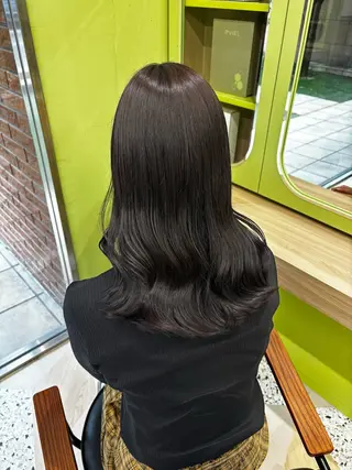 セミロング シオン/艶髪/ グレージュカラーのヘアスタイル