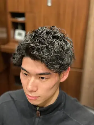 ショート パーマ メンズ ブロー東京　有楽町店所属・TAKUMI/銀座/ ビジネス/フェードのヘアスタイル