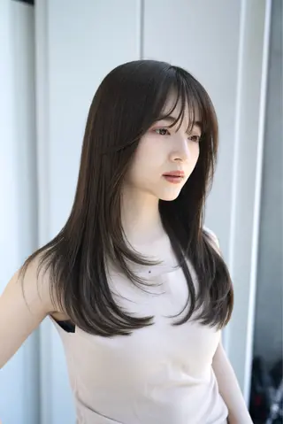 セミロング カラー 💐綺麗めレイヤー 、透明感カラー✨のヘアスタイル