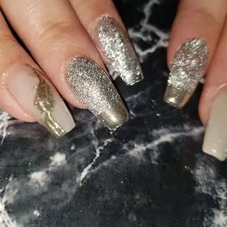 ネイル ミディアム クロキ 。のネイルデザイン