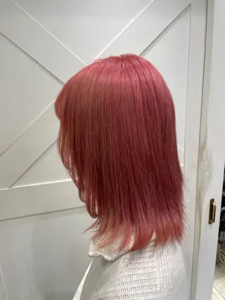 ミディアム ヘアメ☯️派手髪 ☯️ルカのヘアスタイル