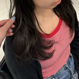 セミロング レイヤー🤍透明感 カラー🤍AKARIのヘアスタイル