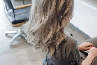 ミディアム セミロング ロング カラー クセ毛お悩みの方 四宮桂佑のヘアスタイル