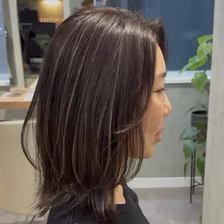 ミディアム カラー 細めハイライト🩶 レイヤーカット　穂積のヘアスタイル