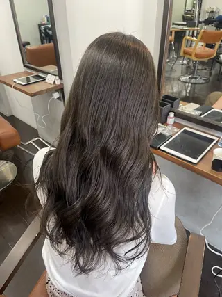 ロング カラー 難波 茜のヘアスタイル
