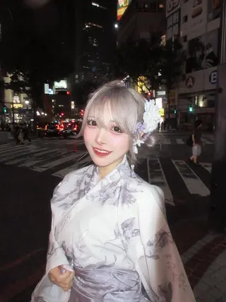 ロング カラー ホワイト&レイヤーカ ットエクステ長畠俊輔のヘアスタイル