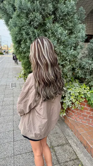 ロング カラー Cure2所属・🌈白いハイライト 🌈 🐶ノザワ🐶のヘアスタイル