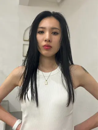 セミロング イシイ モエカのヘアスタイル