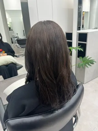 セミロング カラー 冨高 桃花のヘアスタイル