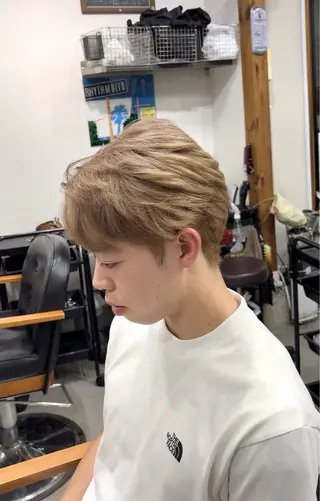 カラー メンズ まろやかなベージュ 小池春樹のヘアスタイル