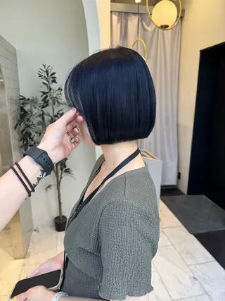 ショート カラー SALOWIN所属・ブリーチ🧹 ボブ✨レイヤーのヘアスタイル