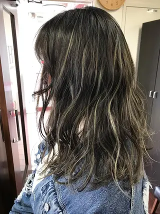 カラー メンズハイトーン メンズバレイヤージュのヘアスタイル