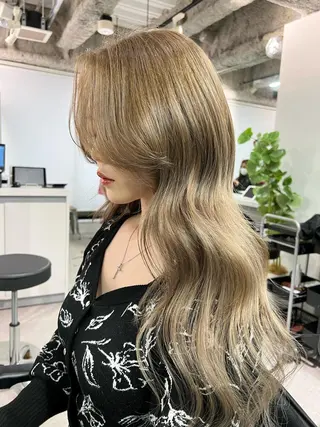 ロング カラー ハイトーン&髪質改善 &韓国エクステ🤎のヘアスタイル