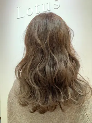 カラー セミロング ☆Lotus船橋店 ヒヤマ　サキ　☆のヘアスタイル