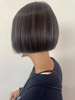 ショート カラー 三浦 瑠璃のヘアスタイル