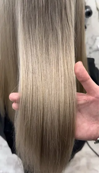 ロング カラー レイヤーカット 海老原寛大のヘアスタイル