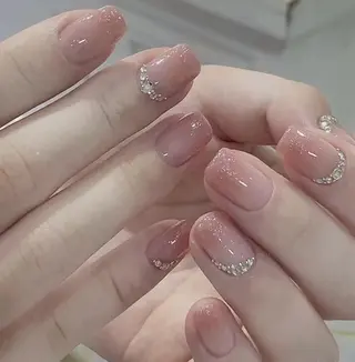 ネイル 高木 維麗絲のネイルデザイン