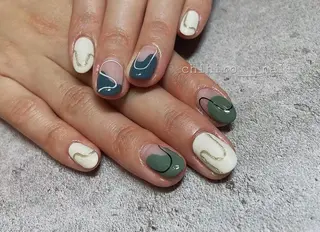 ミディアム カラー ネイル beauty salon ma'am所属・chihiro 小路ネイルのネイルデザイン