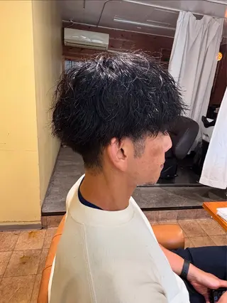 ショート パーマ KOUKI メンズカットのヘアスタイル