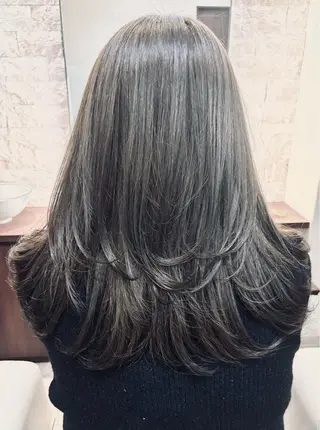 セミロング 鈴木 千恵子のヘアスタイル